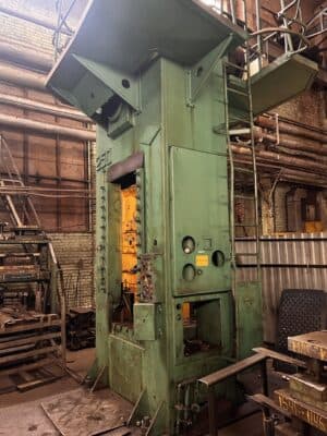 Abgratpresse TMP Voronezh KA2534 - 250 ton (Foto 2)