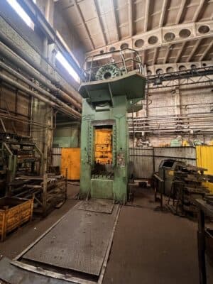 Abgratpresse TMP Voronezh KA2534 - 250 ton (Foto 3)