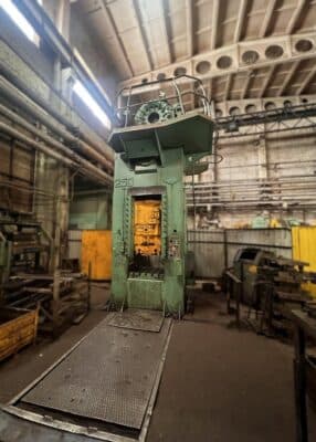 Abgratpresse TMP Voronezh KA2534 - 250 ton (Foto 1)