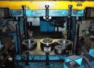Schmiedepresse Aida CFT-60 - 600 ton (ID:75648) - Dabrox.com