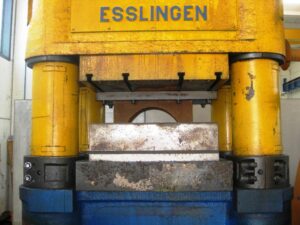 Hydraulikpresse Fritz Muller 3000 MT - 3000 ton (ID:76017) - Dabrox.com