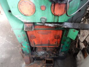 Abgratpresse Wilkins & Mitchell L66-S4-10 - 600 ton (ID:S86511) - Dabrox.com