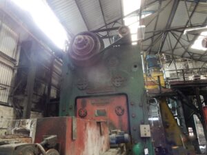 Abgratpresse Wilkins & Mitchell - 600 ton
