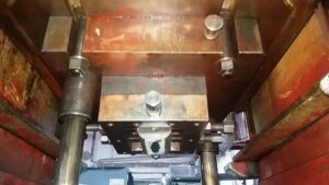 Kniehebelpresse Barnaul KB8338 - 630 ton (ID:75666) - Dabrox.com