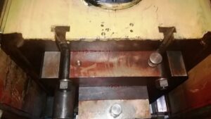 Kniehebelpresse Barnaul KB8338 - 630 ton (ID:75666) - Dabrox.com