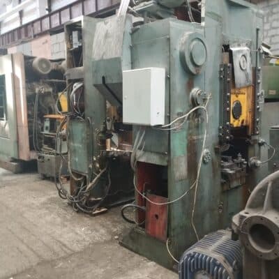 Kniehebelpresse Barnaul KB8336 - 400 ton (Foto 2)