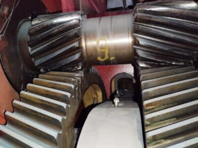 Kniehebelpresse Barnaul KB8336 - 400 ton (Foto 10)