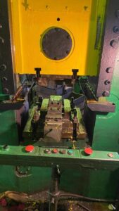 Kniehebelpresse Barnaul KB8336 - 400 ton (ID:76309) - Dabrox.com