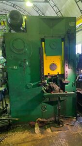 Kniehebelpresse Barnaul KB8336 - 400 ton (ID:76309) - Dabrox.com