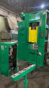 Kniehebelpresse Barnaul KB8336 - 400 ton (ID:76309) - Dabrox.com