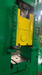 Kniehebelpresse Barnaul KB8336 - 400 ton (ID:76309) - Dabrox.com