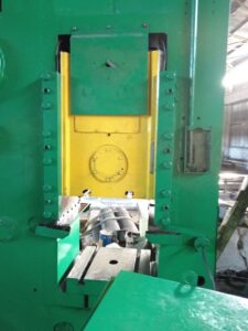 Kniehebelpresse Barnaul KB8336 - 400 ton (ID:76309) - Dabrox.com