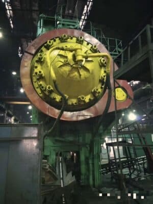 Gesemkschmiedepresse NKMZ Kramatorsk 6300 - 6300 ton (Foto 3)
