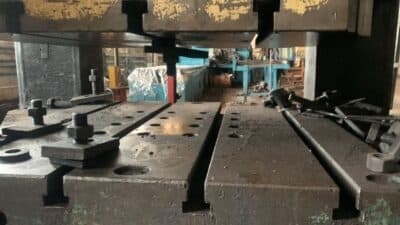 Abgratpresse TMP Voronezh K2538 - 630 ton (Foto 5)