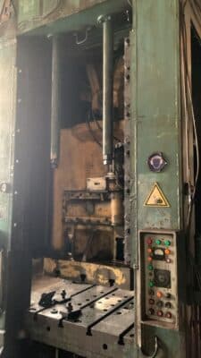 Abgratpresse TMP Voronezh K2538 - 630 ton (Foto 1)