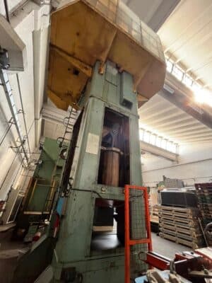 Abgratpresse TMP Voronezh KB2536 - 400 ton (Foto 1)