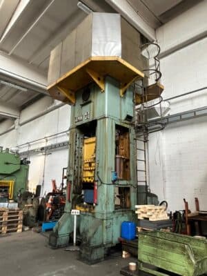 Abgratpresse TMP Voronezh KB2536 - 400 ton (Foto 4)