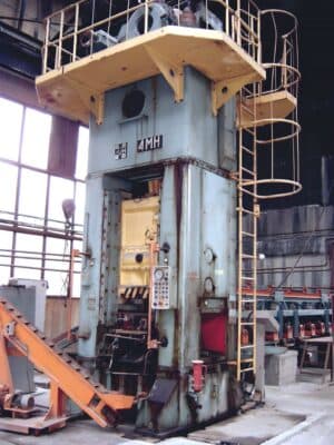 Abgratpresse Kuzlitmash KB9536 - 400 ton  (Foto 3)