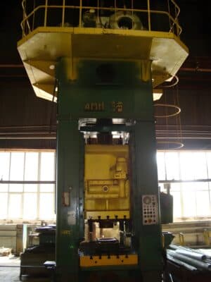 Abgratpresse Kuzlitmash KB9536 - 400 ton (Foto 1)