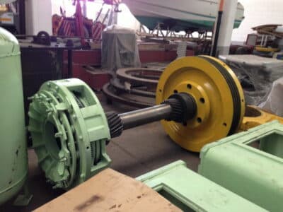 Abgratpresse Kuzlitmash KB9536 - 400 ton  (Foto 6)