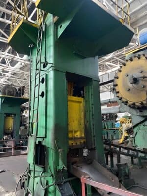 Abgratpresse Kuzlitmash KD9536 - 400 ton  (Foto 1)