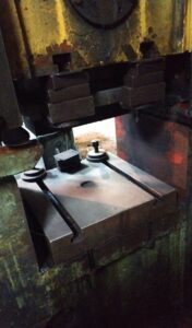 Kniehebelpresse Barnaul KB8336 - 400 ton (ID:75692) - Dabrox.com