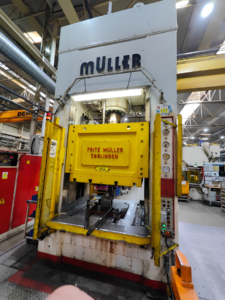 Hydraulikpresse Muller ZE 250/315 - 315 ton (ID:76141) - Dabrox.com