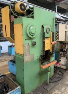 Kniehebelpresse Kuzlitmash KB8334 - 250 ton (ID:76143) - Dabrox.com