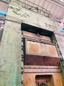Kniehebelpresse TMP Voronezh K504.003.844 - 2500 ton (ID:75686) - Dabrox.com