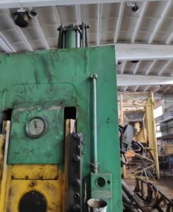 Kniehebelpresse Barnaul KB8336 - 400 ton (ID:75144) - Dabrox.com