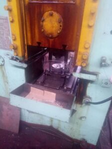 Kniehebelpresse Barnaul KB8336 - 400 ton (ID:75145) - Dabrox.com