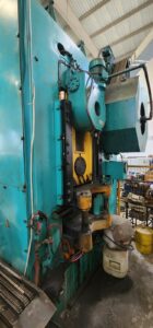 Kniehebelpresse Barnaul KB8338 - 630 ton (ID:76145) - Dabrox.com