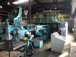 Extrusionspressen UBE - 800 ton