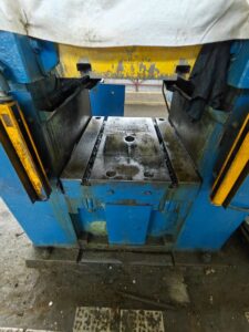 Kniehebelpresse Barnaul K8340 - 1000 ton (ID:76328) - Dabrox.com