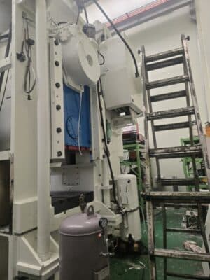 Kniehebelpresse Barnaul KB8342 - 1600 ton (Foto 1)
