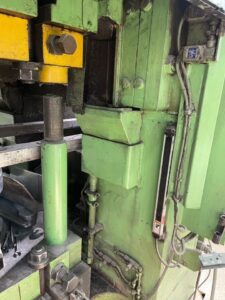 Schmiedepresse Aida PK-200 - 2000 ton (ID:76330) - Dabrox.com