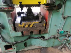 Kniehebelpresse Barnaul KB8338 - 630 ton (ID:75917) - Dabrox.com