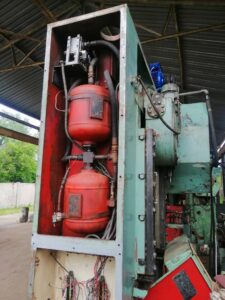 Kniehebelpresse Barnaul KB8338 - 630 ton (ID:75917) - Dabrox.com