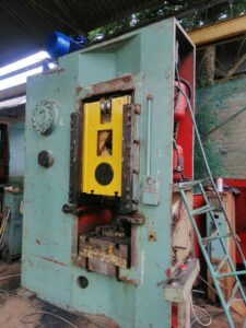 Kniehebelpresse Barnaul KB8338 - 630 ton (ID:75917) - Dabrox.com