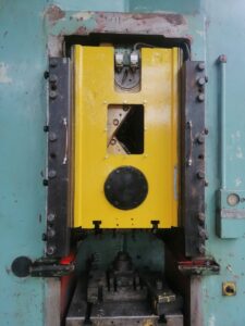 Kniehebelpresse Barnaul KB8338 - 630 ton (ID:75917) - Dabrox.com