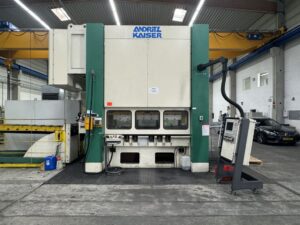 Blechumformung Presse Kaiser - 315 ton